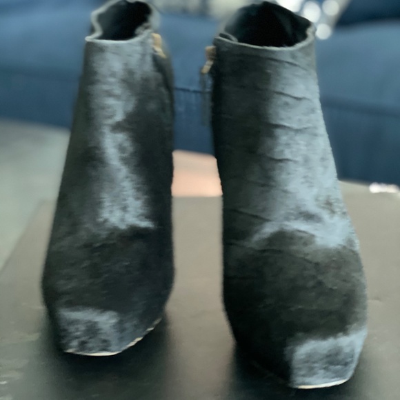 Elizabeth and James Calf Hair Black Bootie Size7.5 - Picture 2 of 4